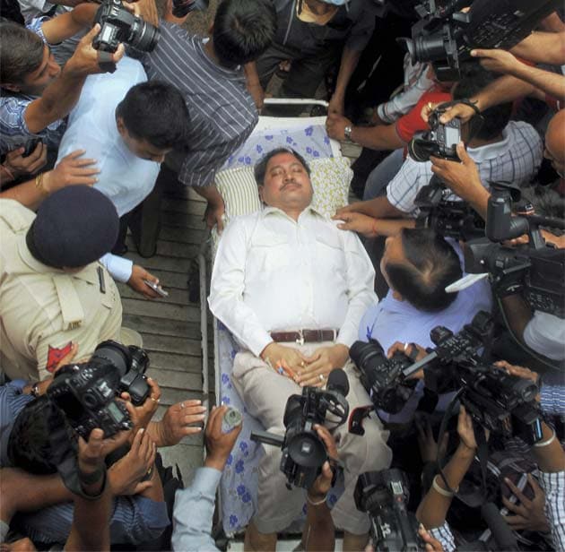 Ishrat Jahan encounter case: wanted police officer, PP Pande, in court for over four hours on stretcher for bail decision