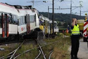 Driver dead, 35 injured in Swiss rail crash: police