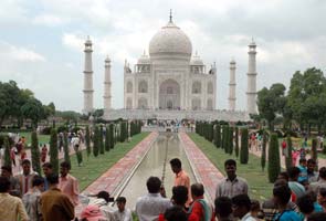 Taj Mahal to be adopted under Clean India campaign 