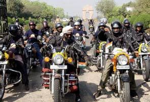 Stunt bikers to face criminal charges in Delhi