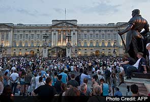 Royal baby arrives to traditional pomp and modern circumstance