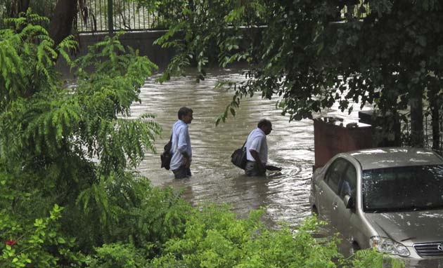 Rain disrupts Delhi, causes massive jams, water-logging