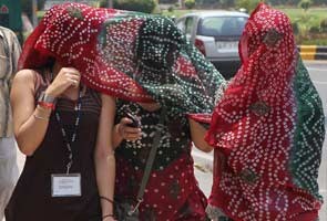 Another dry day in Delhi, rains expected on Monday Another dry day in Delhi, rains expected on Monday
