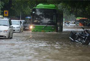 Clean drains on war footing to avoid waterlogging in seven days: Delhi High Court tells government