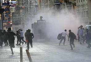 Turkey reopens Istanbul park at heart of protests