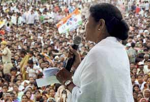 Central Congress ministers from West Bengal will become beggars after polls: Mamata Banerjee