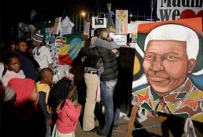 Nelson Mandela marks one month in the hospital, still remains critical    