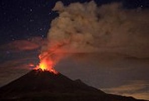 Mexico volcano grounds US airlines
