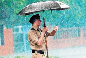 Cops banned from using umbrellas in Mumbai 