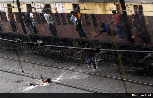 Mumbai: Rain stops in most parts, civic body holds special meeting