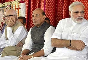 LK Advani and Narendra Modi to attend BJP meet today for 2014 campaign LK Advani and Narendra Modi to attend BJP meet today for 2014 campaign