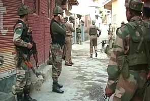 Kashmir top cardiologist injured, guards shot dead in militant attack