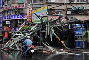 Typhoon Soulik hits Taiwan; one killed, 31 injured