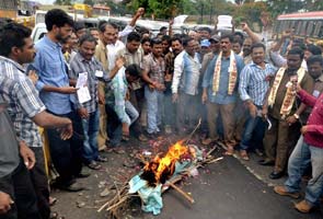 Telangana effect: 6 Andhra Pradesh ministers resign, anger on the streets