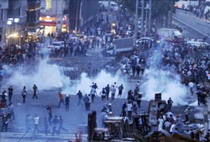 Turkish police fire water cannon to prevent park protest