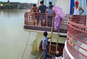 Thousands flee to safer places as rivers rise in Allahabad 