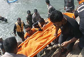 Boat carrying 105 passengers sinks in Indian Ocean