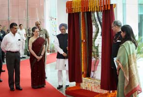 PM, Sonia Gandhi inaugurate communication hub in New Delhi 