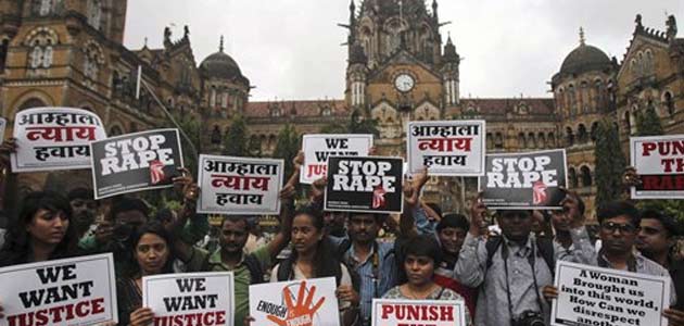 Broken beer bottle held over Mumbai gang-rape survivor's head