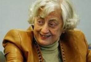 Muriel Siebert, first woman to buy seat on NYSE, dies at 80
