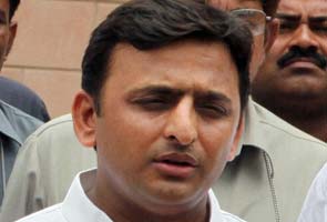 Akhilesh Yadav brings top bureaucrats face-to-face with media