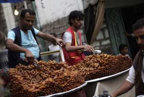 Algeria: Public lunch protests against mandatory Ramadan fasting