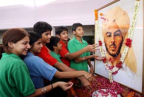 Bhagat Singh a martyr, records or not, says PM