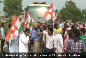 Pakistan writes to India over 'mobbing' of Lahore-bound bus