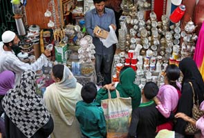 Kashmiris throng markets to shop for Eid-ul-Fitr