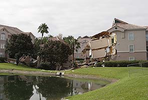 Sinkhole in US causes resort to partially collapse 
