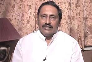 Kiran Kumar Reddy skips office, tells Sonia 'don't divide Andhra Pradesh'