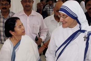 Mamata Banerjee pays tribute to Mother Teresa on her 103rd birth anniversary