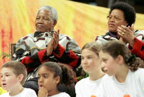 South Africa government denies Nelson Mandela discharged