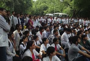 Medical students protest at Jantar Mantar against rural posting order