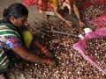 To check onion prices Centre puts curbs on exports, looks for imports