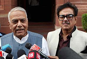 In Shatrughan Sinha's controversy over Nitish Kumar, more "elder brothers" emerge