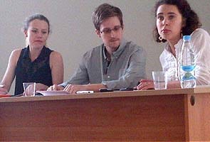 Edward Snowden leaves Moscow airport, gets refugee status in Russia