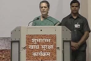 Sonia Gandhi rolls out food security scheme in Delhi