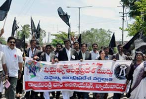 Transport, administration remain paralyzed in Seemandhra