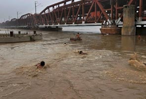 Yamuna starts receding in Agra after touching low flood level