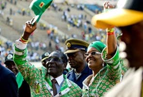 Robert Mugabe's party surges towards victory in Zimbabwe amid calls for calm