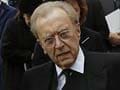 British broadcaster David Frost dies aged 74