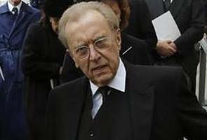 British broadcaster David Frost dies aged 74