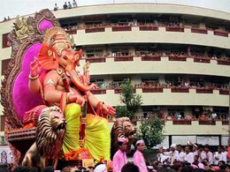गणेश विसर्जन : मनचलों को पकड़ने के लिए मुंबई पुलिस ने बनाए 92 दस्ते गणेश विसर्जन : मनचलों को पकड़ने के लिए मुंबई पुलिस ने बनाए 92 दस्ते
