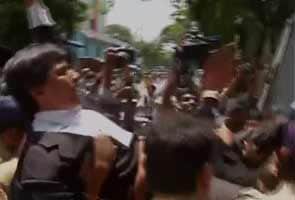 Scuffle between lawyers supporting united Andhra Pradesh and Telangana