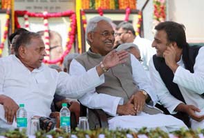 Muzaffarnagar: Trouble within Samajwadi Party as Mulayam defends Akhilesh government