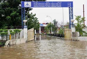 Thousands affected by floods in Vadodara; Army roped in