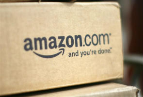 Traditional US stores fight Amazon for online sales