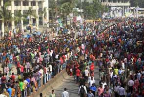 100 factories shut in Bangladesh workers' protest