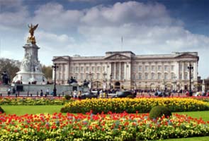 Major security breach at Buckingham Palace, two arrested